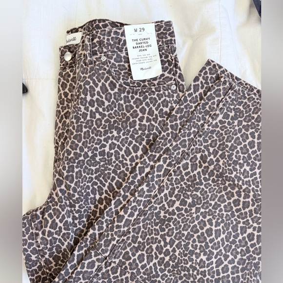 Madewell Denim - NWT The Curvy Darted Barrel-Leg Jean in Leopard size 29